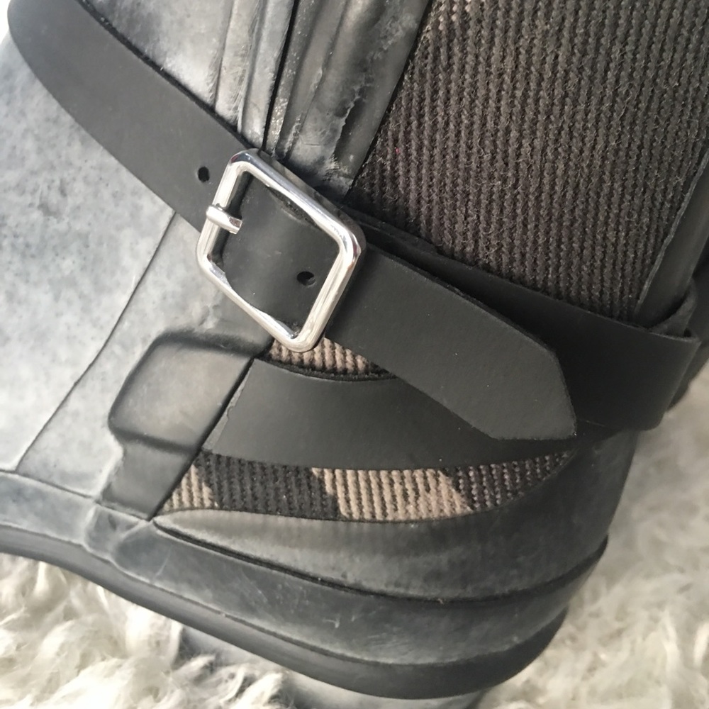 Burberry Riddlestone Rain Booties - Picture 8 of 8
